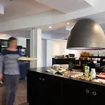 Hotel Restaurant Kyriad Frejus